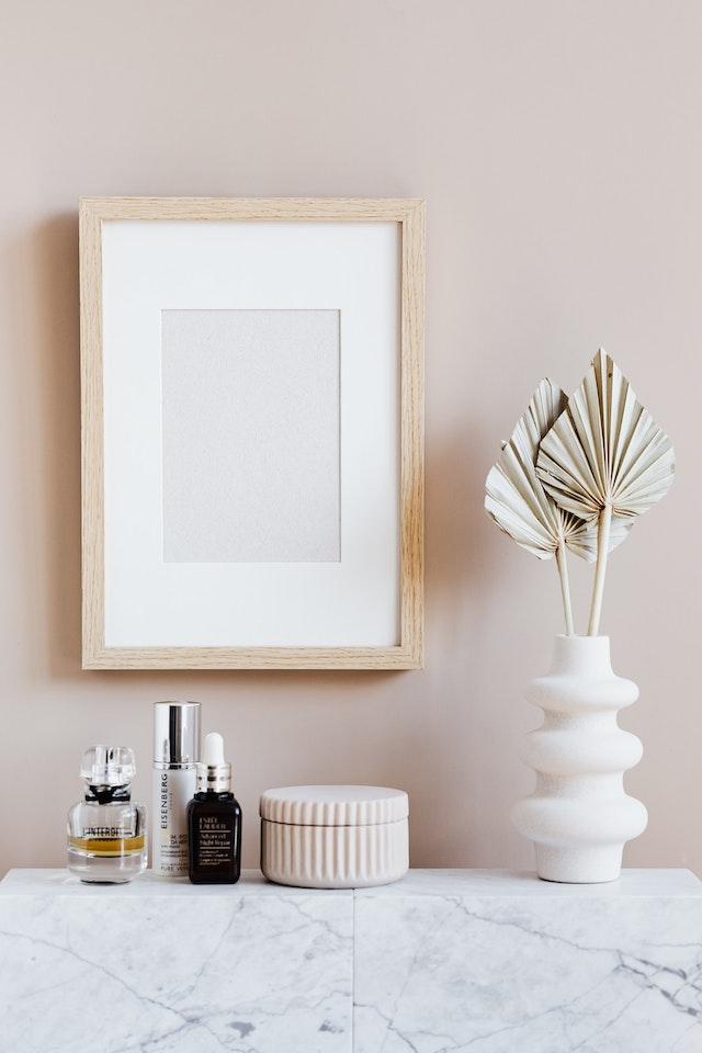 Image of carefully selected products in a stylish bathroom